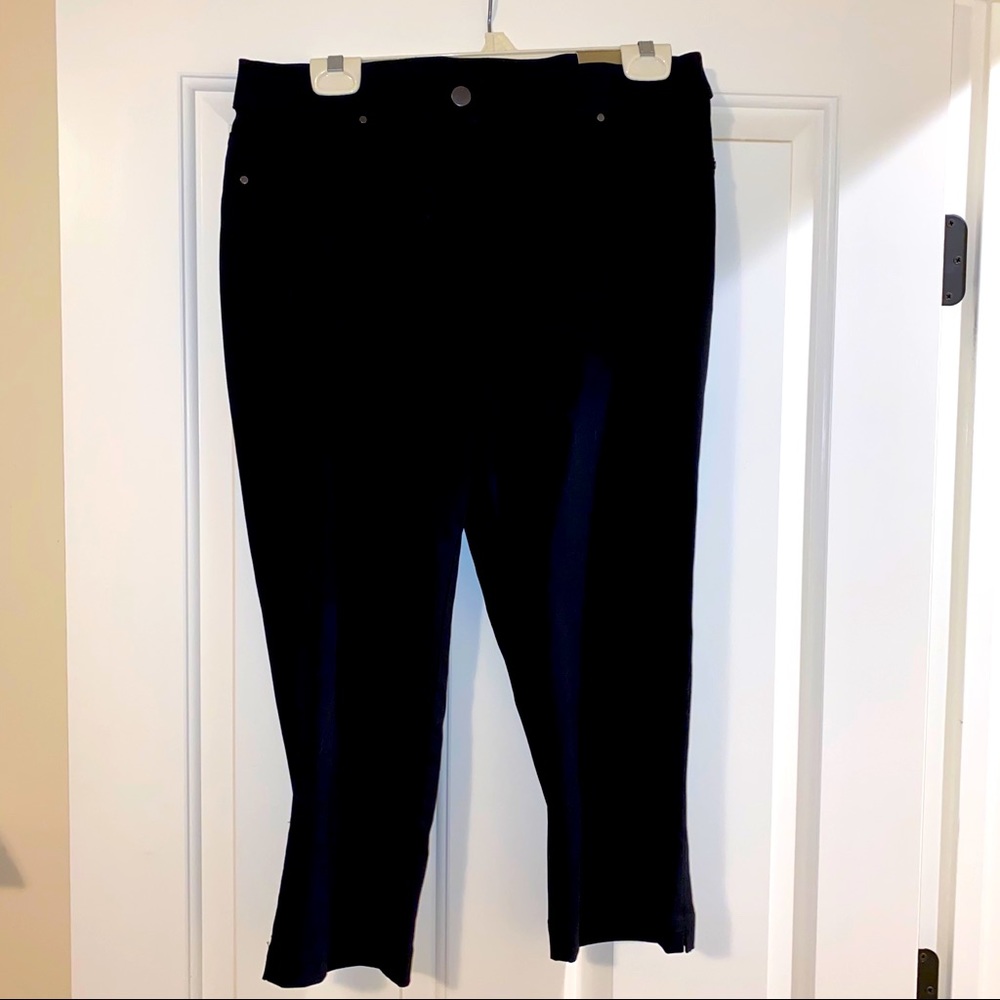 NWT - Chico’s Capri Pants - Black